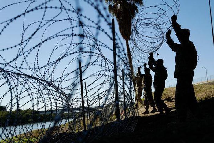 Pentagon extends troop deployment at Mexican border through September