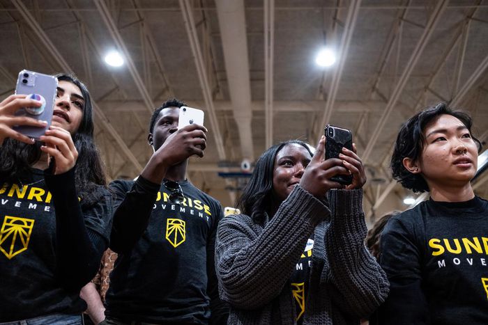 Sanders' Climate Goals Thrill Young Voters, but Experts Have Doubts