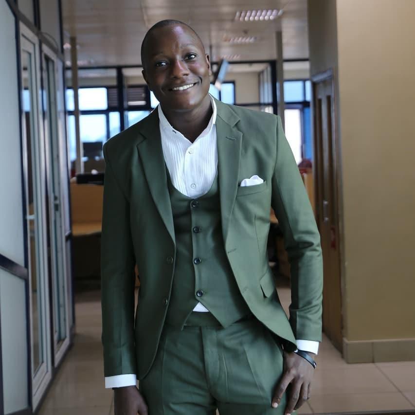 Radio Maisha’s Mbaruk Mwalimu acquires brand new Car (Photos)