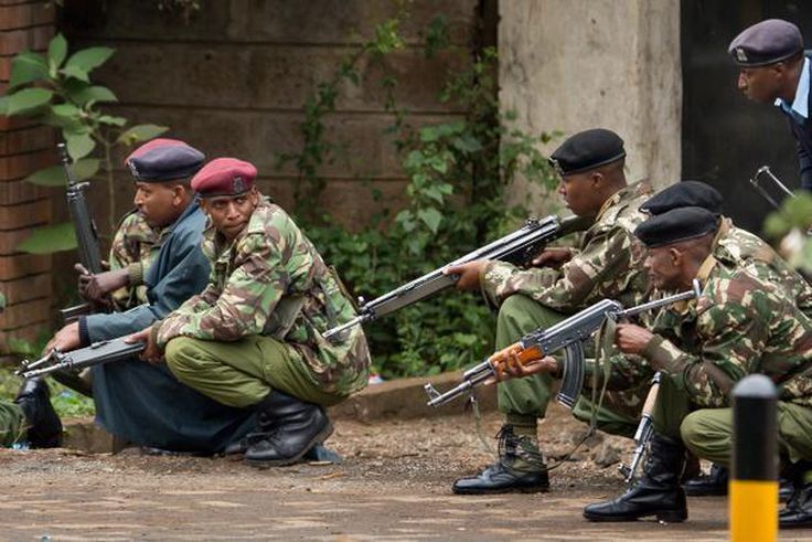 Kenyan police officers during a past stake out (Twitter)