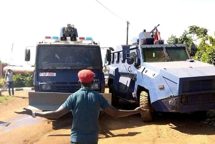 Anti-riot vehicles blocking Bobi Wine