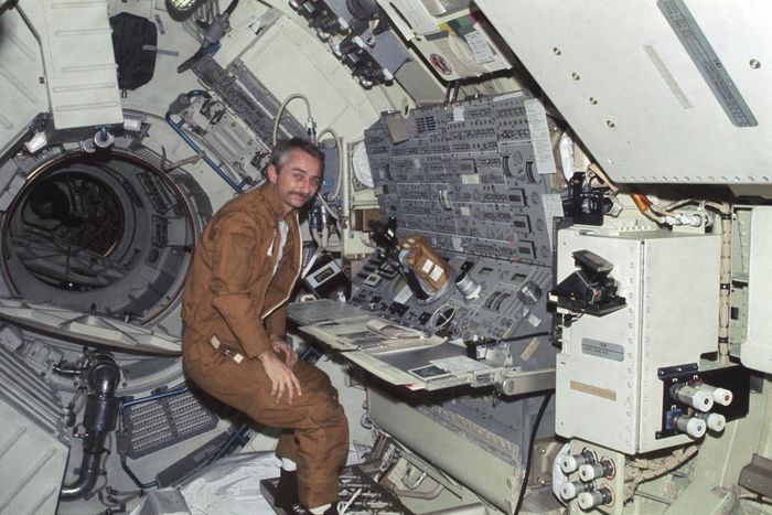 Owen Garriott, an Early Scientist-Astronaut, Is Dead at 88