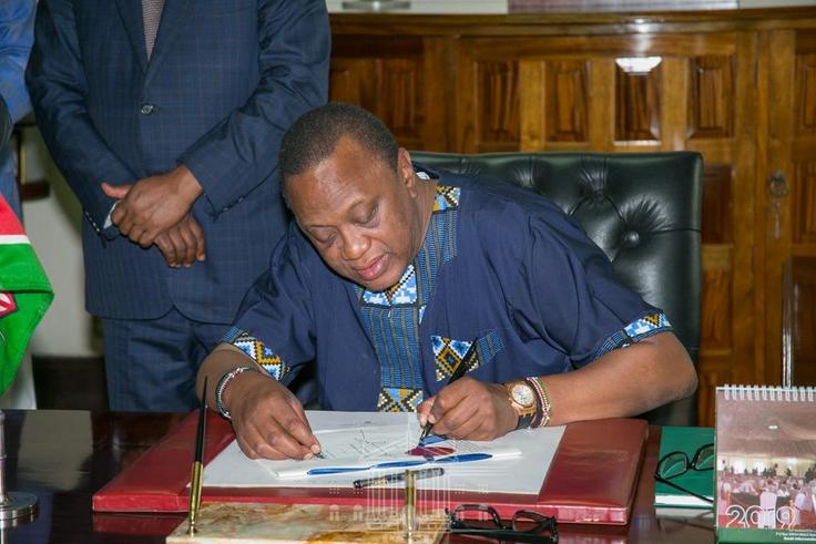 File image of President Uhuru Kenyatta. He has urged all public servants to wear at least one piece of apparel that is made in Kenya on Fridays