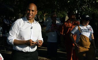 Cory Booker Lags Leaders but Hits Fundraising Goal to Stay in Race