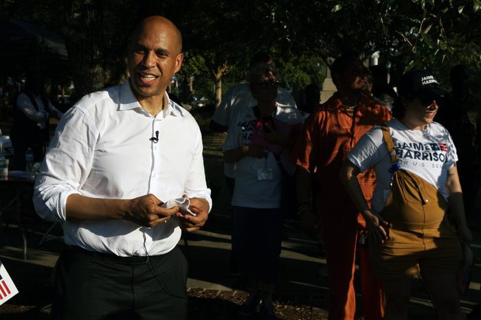 Cory Booker Lags Leaders but Hits Fundraising Goal to Stay in Race