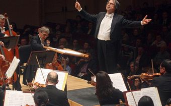 Chicago symphony ends its longest strike with benefit change