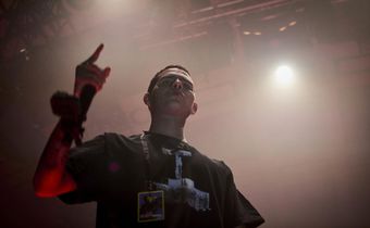 Rapper Wins Fans With a Snarling Critique of Brexit Britain