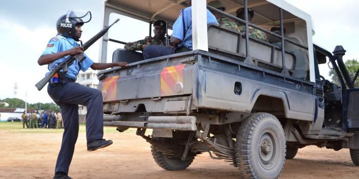 Police thwart demonstrations to protest Uhuru’s directive near the venue of Mashujaa day celebrations in Mombasa