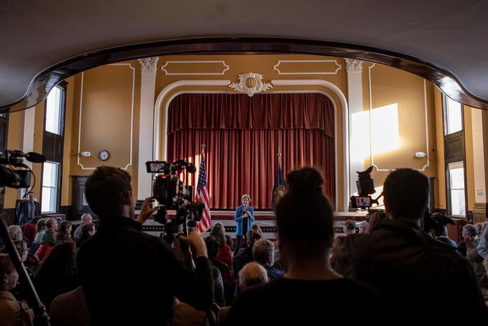 The Peril in Warren's Fundraising Gamble