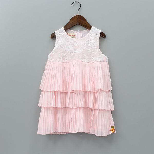 Layered frills to hide your big tummy (Little Muffet)