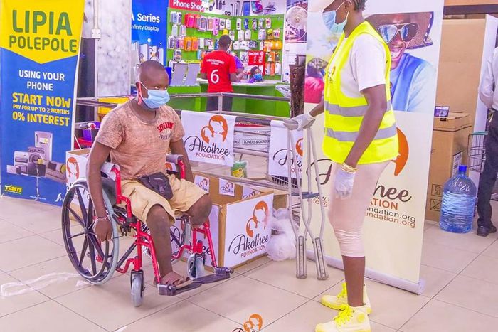 Akothee comes to the rescue of homeless man after donating a wheelchair to him (Photos)