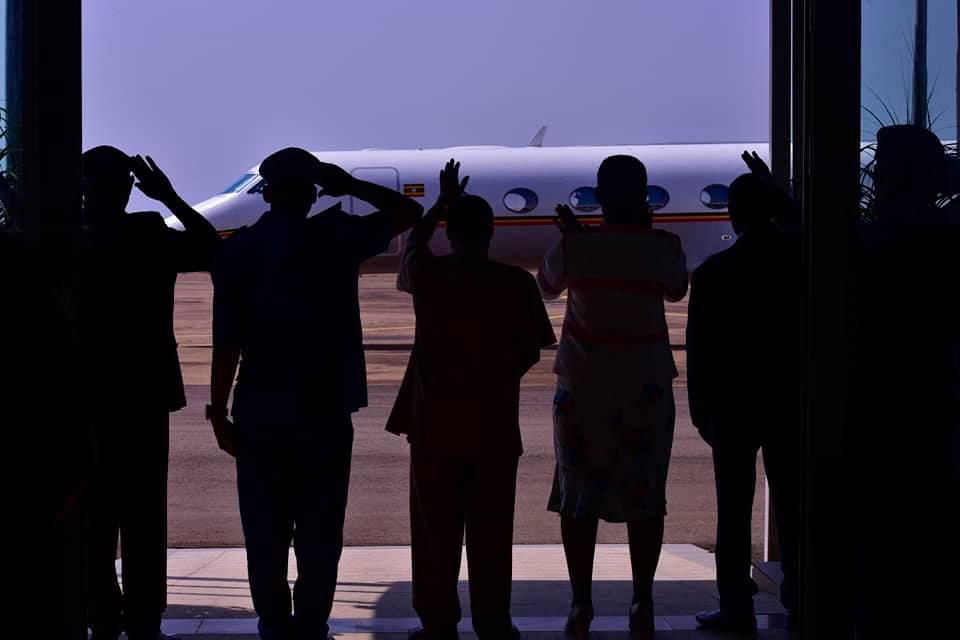 Officials who escorted Museveni at the airport