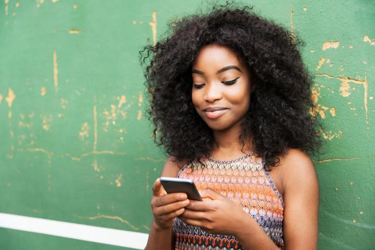Girl texting(Fortune)