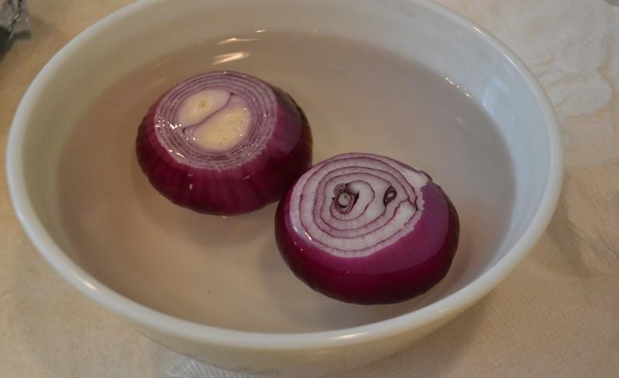 Soaking onions(Foodmate)