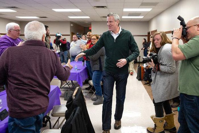 De Blasio returns to Iowa, playing the role of coy presidential aspirant
