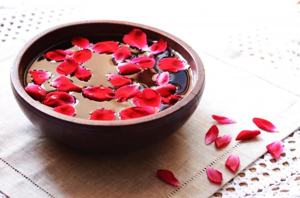 Rose water (Medical News Today)