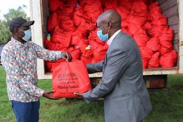 DP William Ruto visits Uhuru's backyard to distribute food