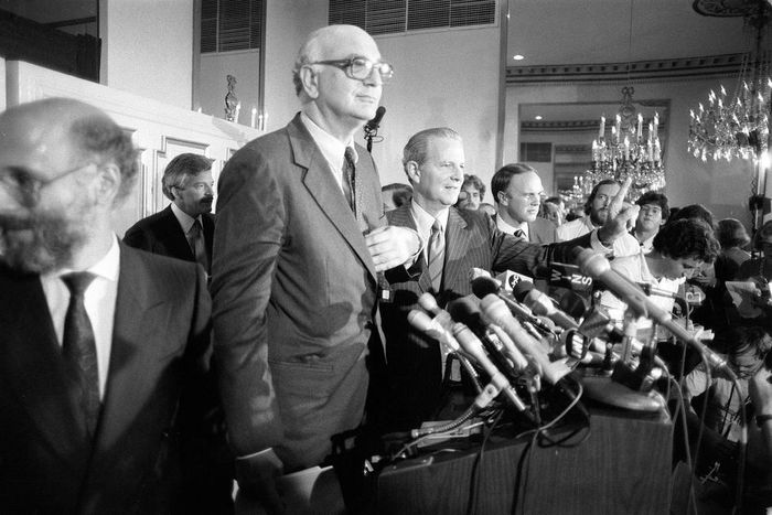 Paul Volcker, Fed Chairman Who Waged War on Inflation, Is Dead at 92