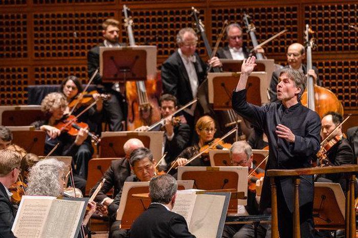 Review: Esa-Pekka Salonen takes a bow in San Francisco