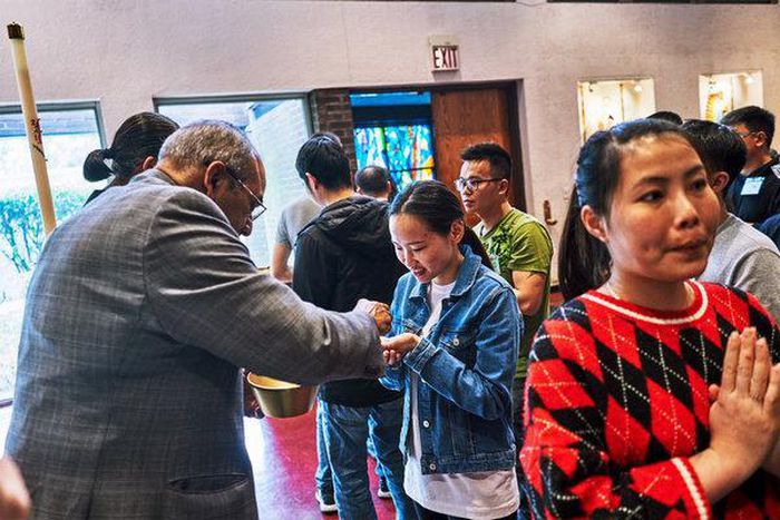 Local churches adapt to surge of Chinese converts