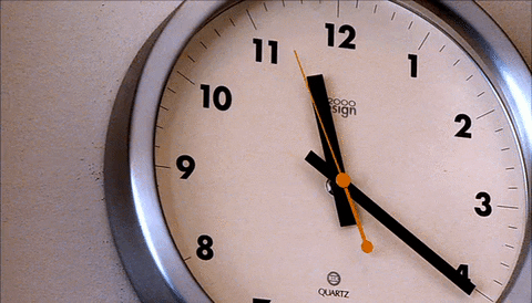 Clock gif(Giphy)