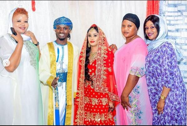 Diamonds producer weds in colorful wedding (photos)