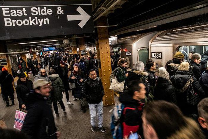 L train slowdown: First weekend disruption is frustrating, but not disastrous