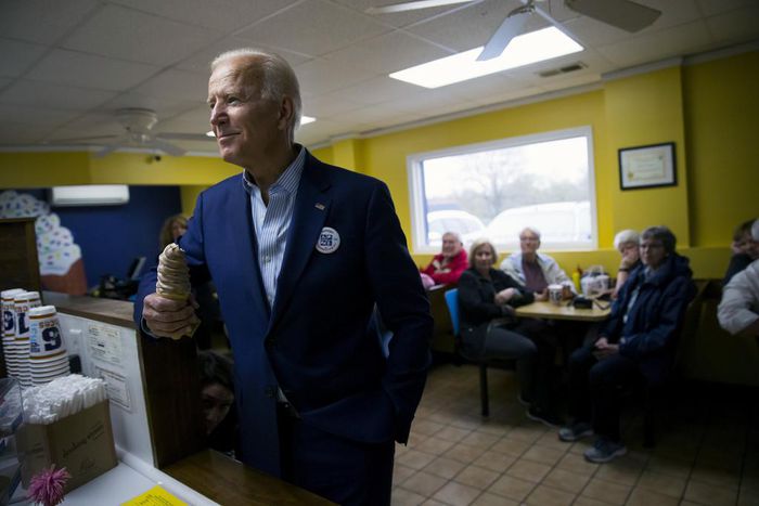 In Biden's Campaign Style, Some Hear Echoes of Clinton's