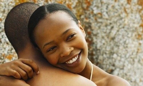 ___8412739___2018___5___23___17___hugging_1