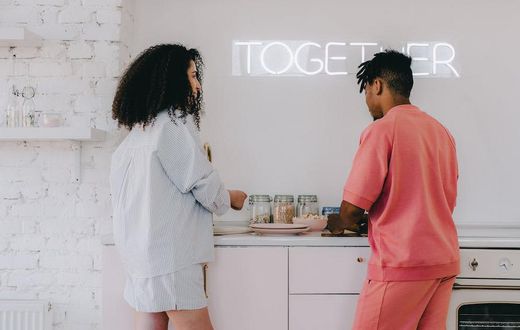 A romantic couple in the kitchen [Image: Shvets Production]