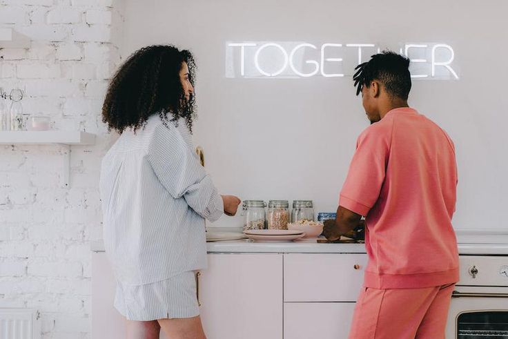 A romantic couple in the kitchen [Image: Shvets Production]