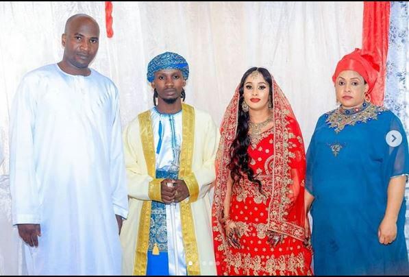 Diamonds producer weds in colorful wedding (photos)
