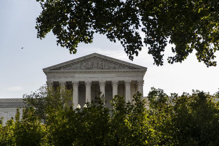 Supreme Court Weighs Role of Jury in Death Penalty Case