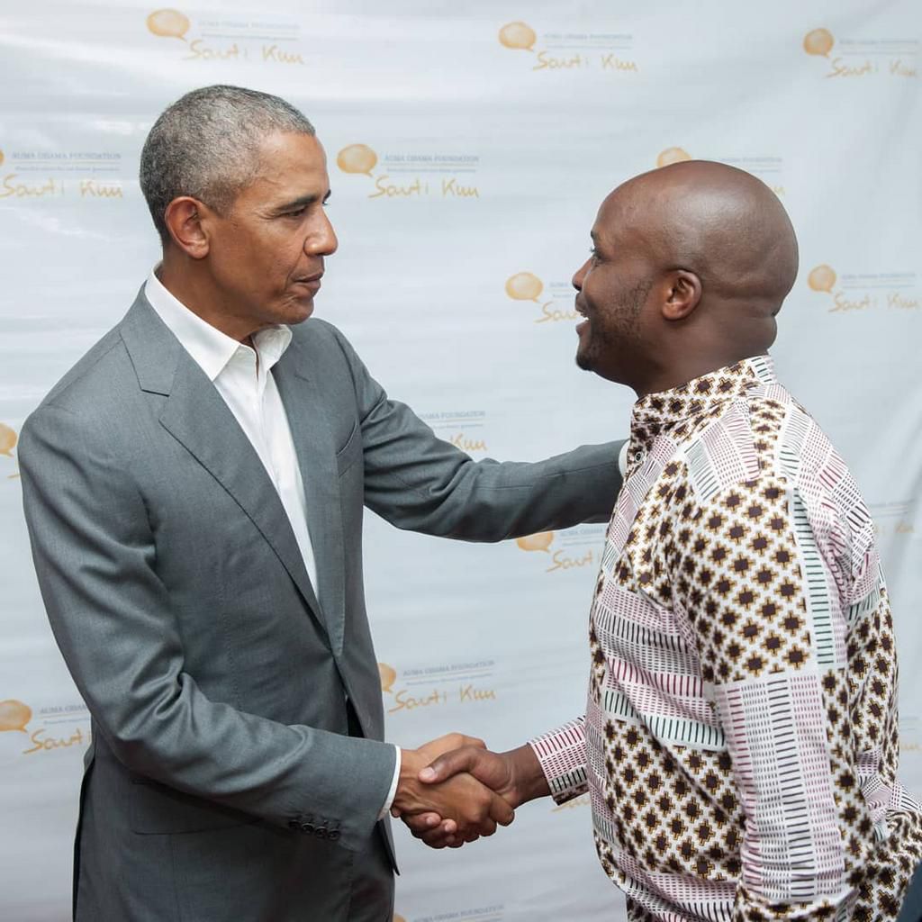 Obama shakes hands with Jalang’o