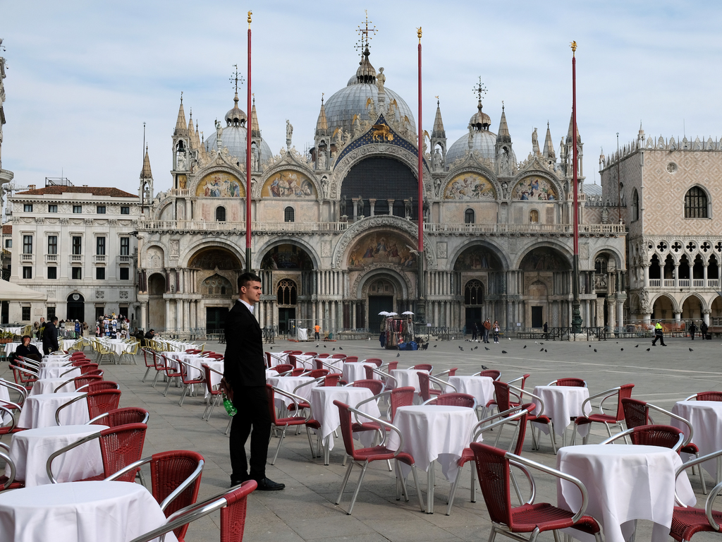 Italy coronavirus lockdown restaurants