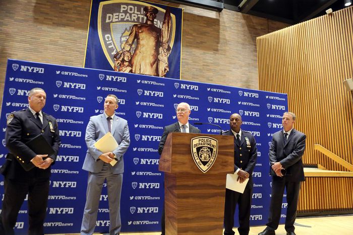 Officer Who Guarded El Chapo's Wife Is Accused of Dealing Drugs