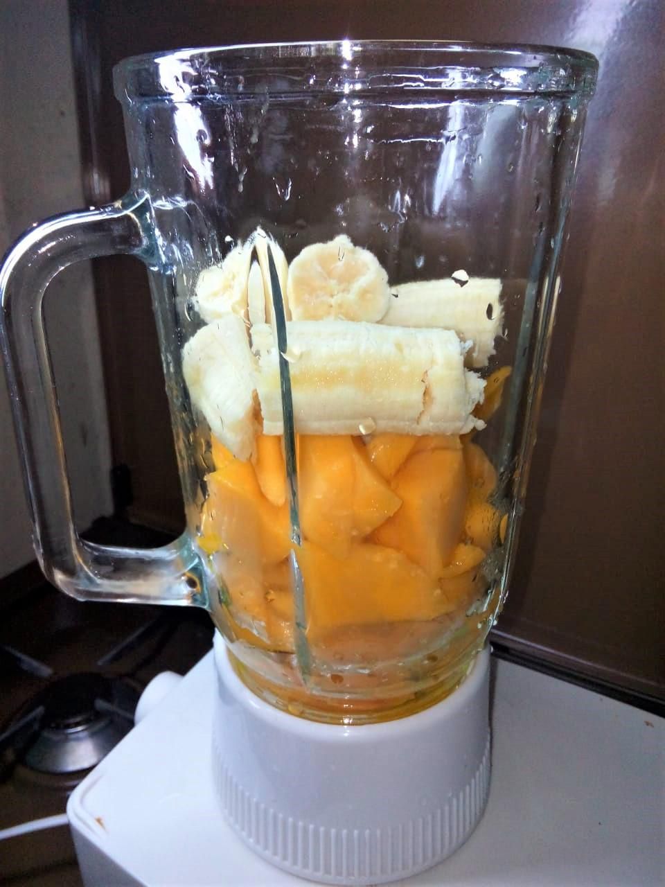 #RecipeWithAPulseliveTwist: 3-in-1 mango, strawberry, green breakfast smoothie