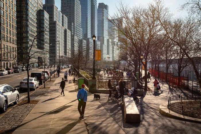 Tall buildings above, a band of greenery below
