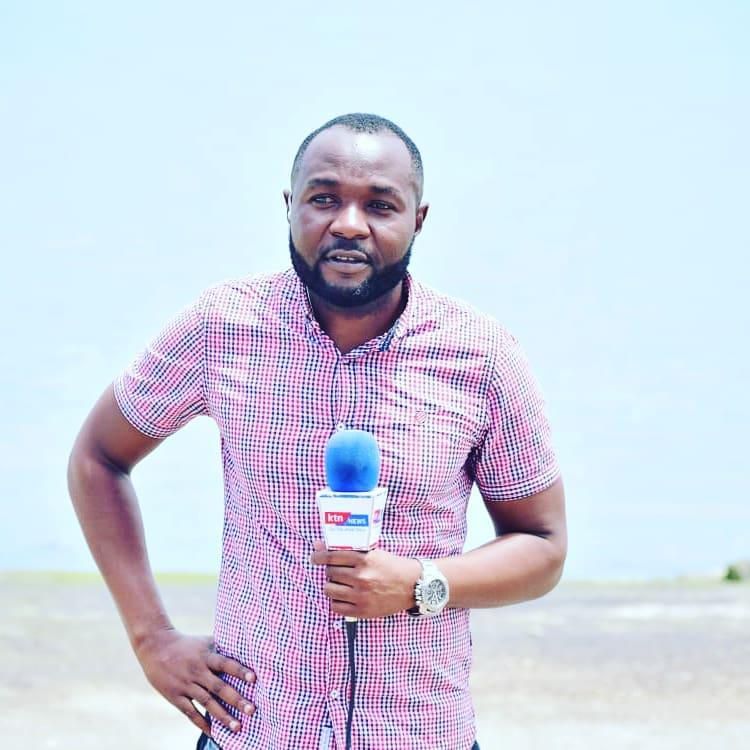 KTN Journalist proposes to Mzungu girlfriend (Chanji/Facebook)