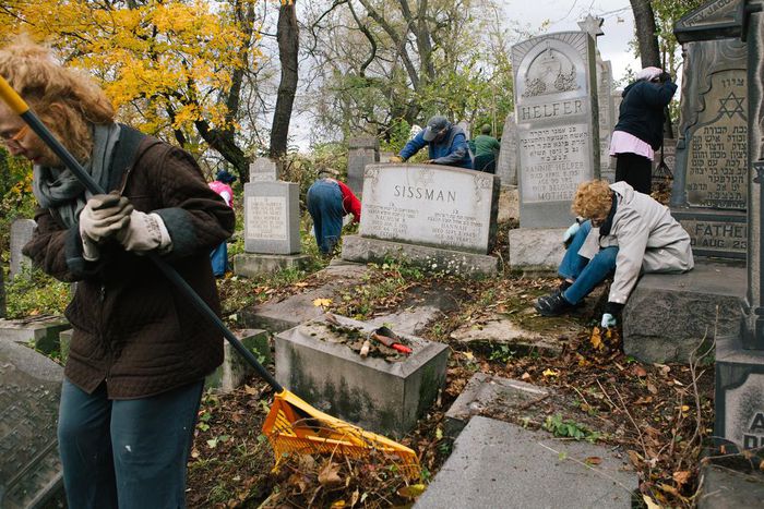 Pittsburgh Marks a Massacre's Anniversary With Prayers and Projects
