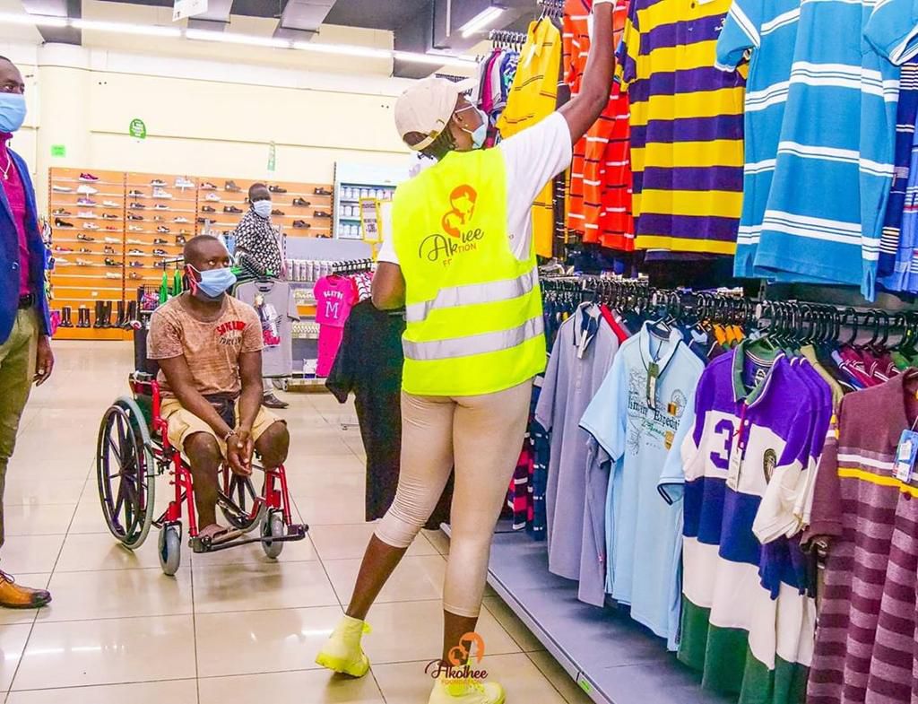 Akothee comes to the rescue of homeless man after donating a wheelchair to him (Photos)