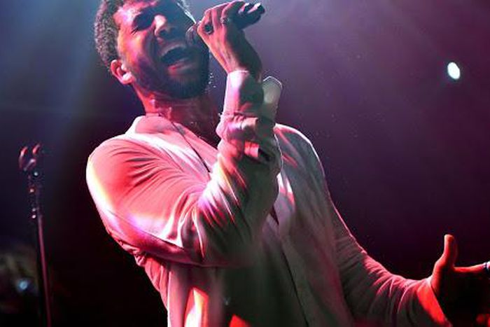 Jussie Smollett gives defiant concert days after reporting attack