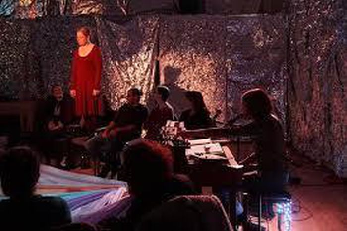 Review A Séance (with leaf blowers in 'variations on the main'