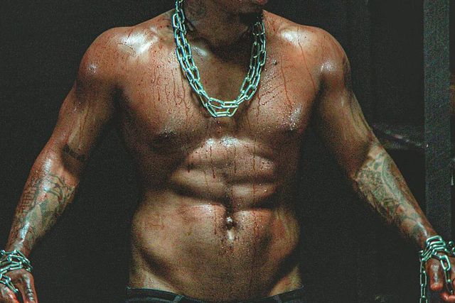 Angry lady batters Harmonize’s imposter for luring her into a relationship