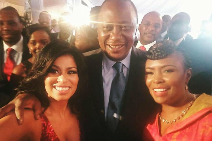 President Uhuru Kenyatta poses for a selfie with media personalities Caroline Mutoko (right) and Julie Gichuru.