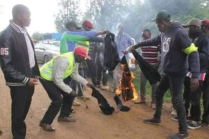 Rival camps in Jubilee trade accusations as divisions in Jubilee turn ugly with rowdy youth burning T-shirts[Video]