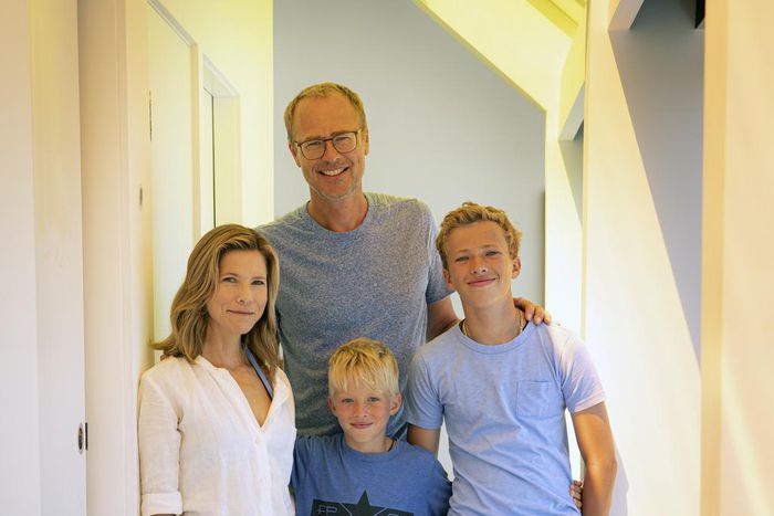 This House Throws the Hamptons a Curve