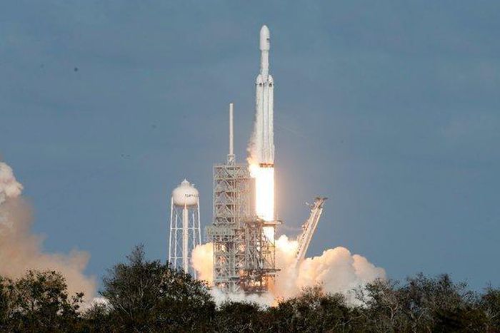 Falcon Heavy launch postponed by SpaceX