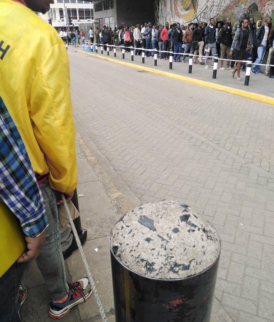 Crazy queues as Kenyans rush to beat Huduma Namba deadline