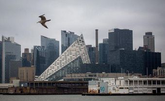 Manhattan pier is deemed unsafe, forcing cancellation of an art show